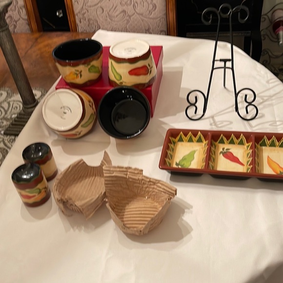 Vintage 9 PC “THE MAIN INGREDIENT” Southwestern Chili Peppers Stoneware - Picture 6 of 8